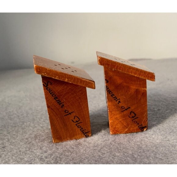 Vintage "Ma" & "Pa" Outhouse Wooden Salt & Pepper Shakers - Picture 3 of 8